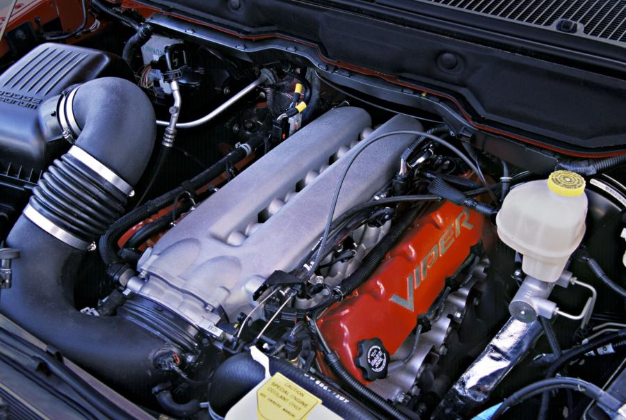  Dodge Ram SRT10 2004 года  (фото 2 из 40)